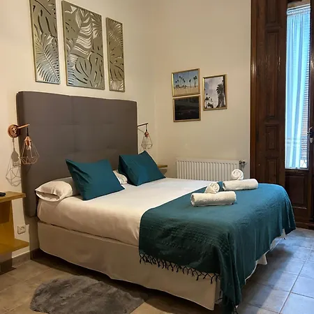 Hostal La Colonial * Madrigal de la Vera