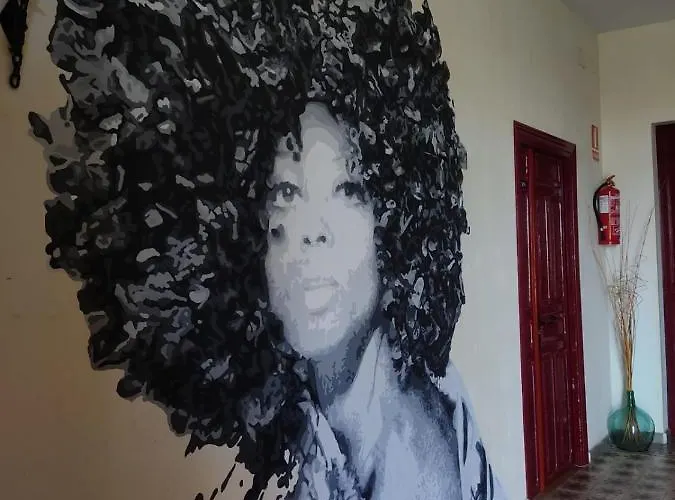 Hostal La Colonial * Madrigal de la Vera