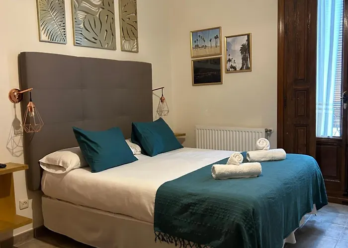 Hostal La Colonial * Madrigal de la Vera